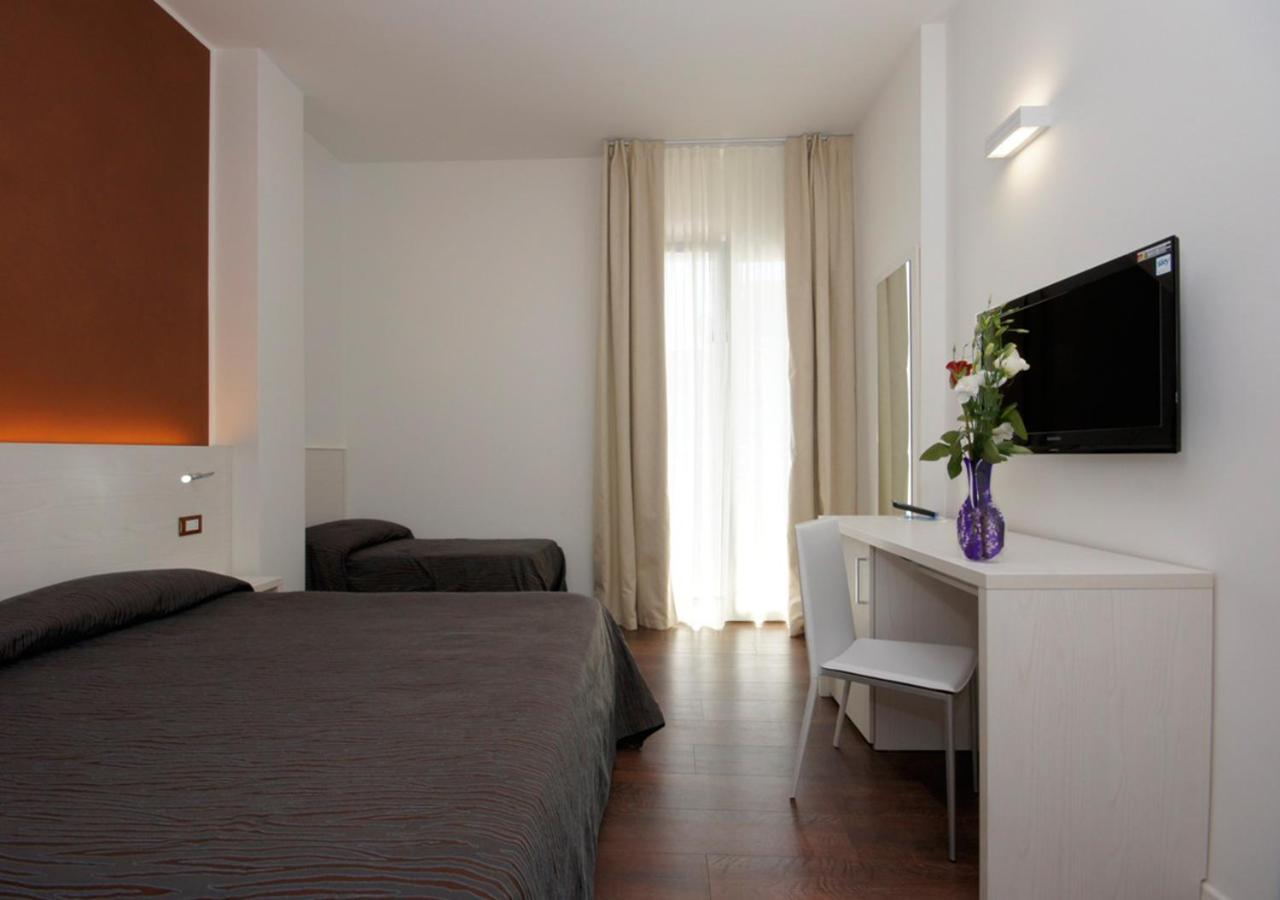 Hotel Aragosta Каттоліка Екстер'єр фото